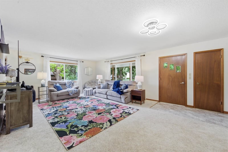 33 Regal Crescent, North Newton, KS 67117