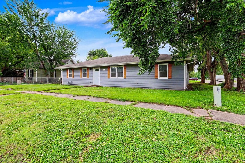 221 Main , Mount Hope, KS 67108