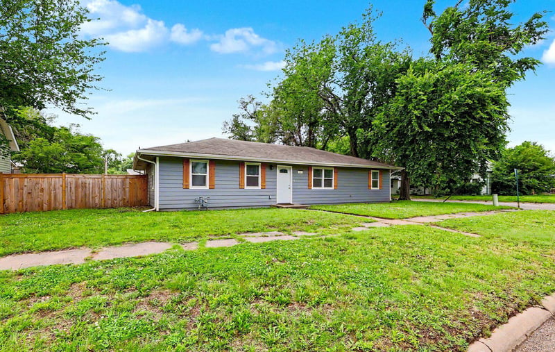 221 Main , Mount Hope, KS 67108