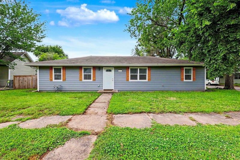 221 Main , Mount Hope, KS 67108