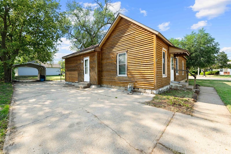 725 Argyle , Minneapolis, KS 67467