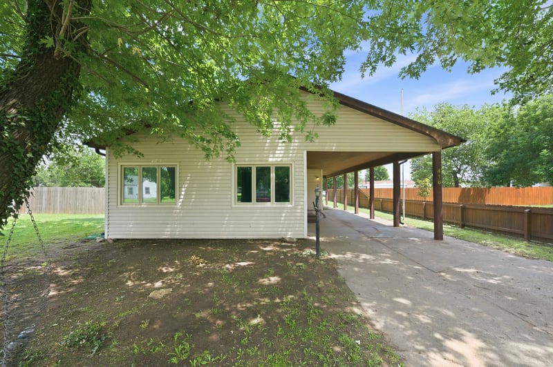 418 Briarwood , Norwich, KS 67118