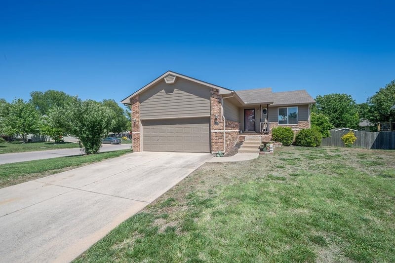 3037 Lanners Cir, Wichita, KS 67219