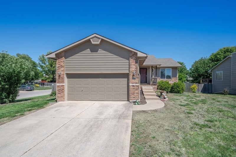 3037 Lanners Cir, Wichita, KS 67219