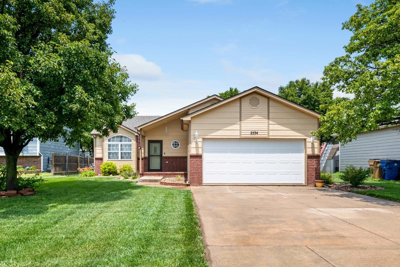 2534 E Cambridge, Park City, KS 67219