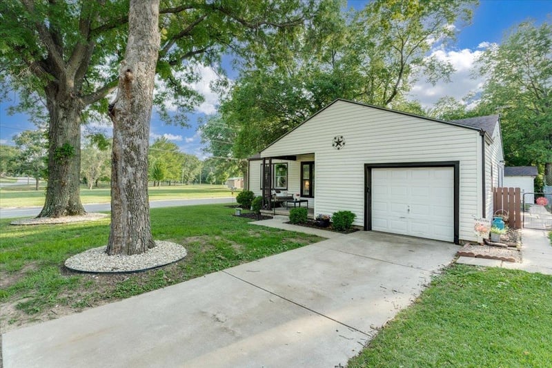 503 Eastview Dr, Mulvane, KS 67110