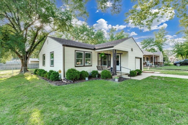 503 Eastview Dr, Mulvane, KS 67110