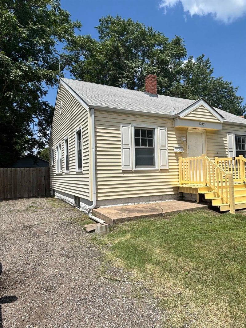 1239 Hydraulic , Wichita, KS 67211