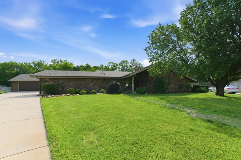 844 Sandpiper Ct, Wichita, KS 67230