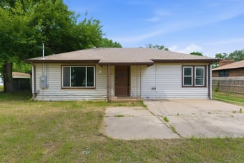 528 79th St S, Haysville, KS 67060