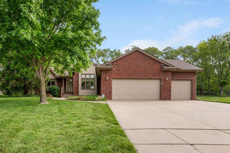 920 S Stagecoach Ct, Wichita, KS 67230
