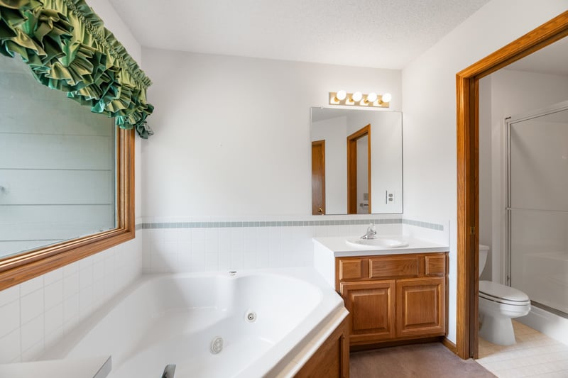 920 S Stagecoach Ct, Wichita, KS 67230