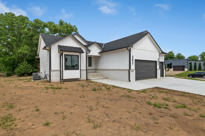 1203 E Maywood Ct, Wichita, KS 67216