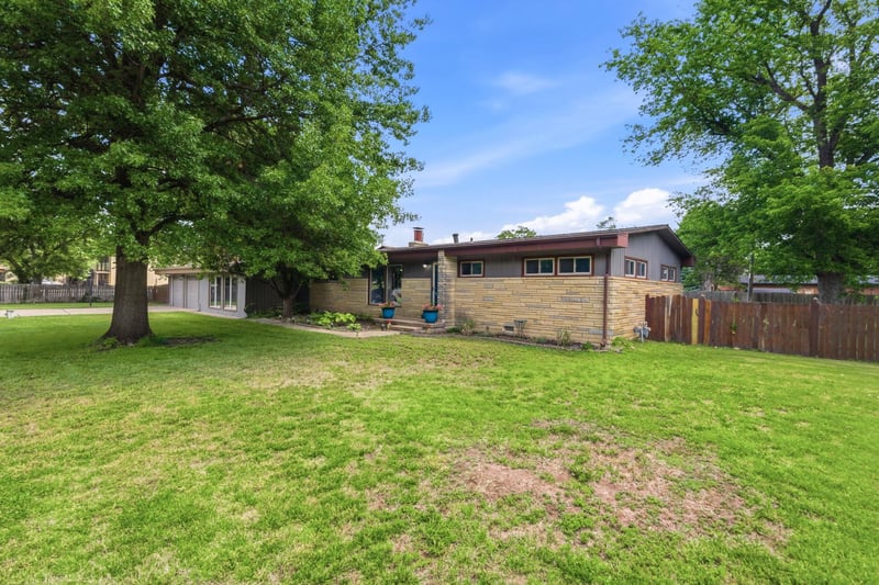 352 S Floyd St, Wichita, KS 67209