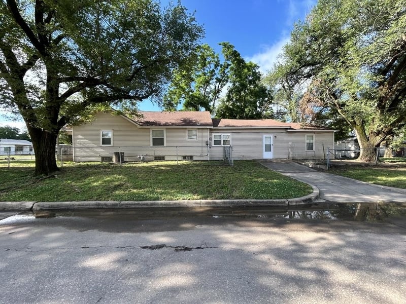 1301 Vine St, Wichita, KS 67213