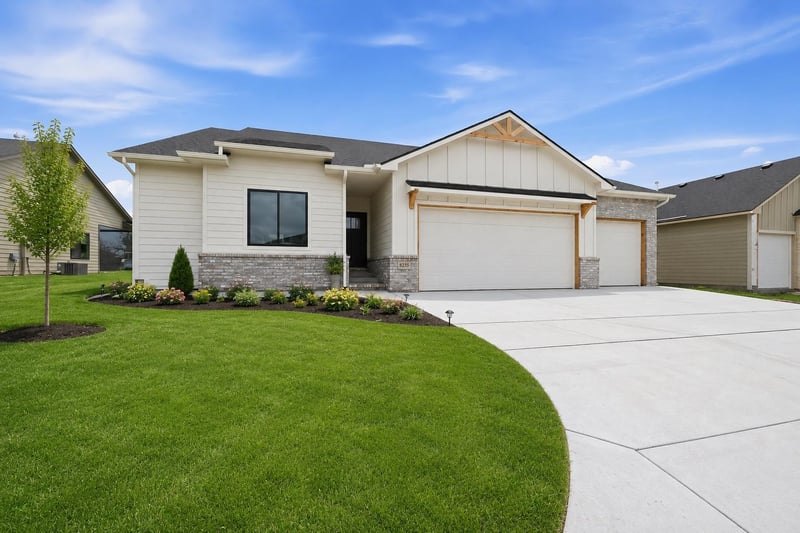 8235 Summerside Pl, Bel Aire, KS 67226