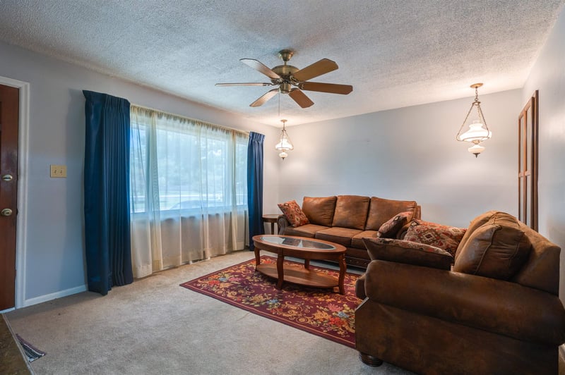 905 Windsor Dr, Salina, KS 67401