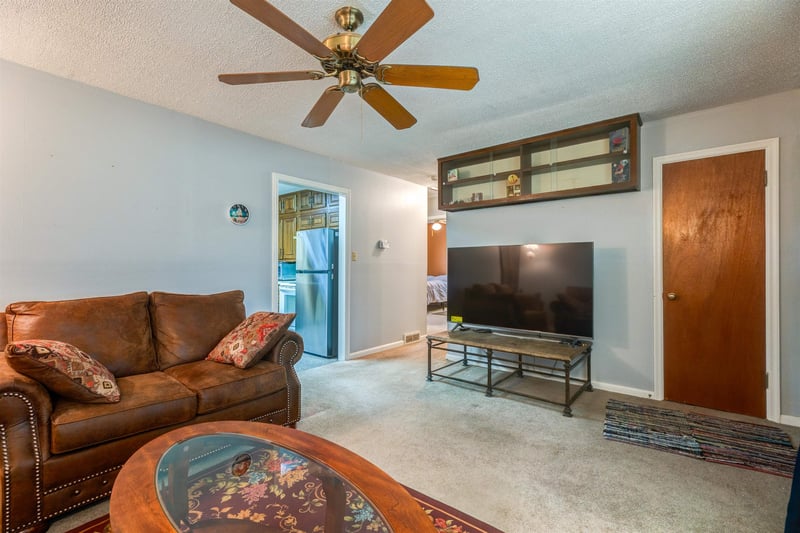 905 Windsor Dr, Salina, KS 67401