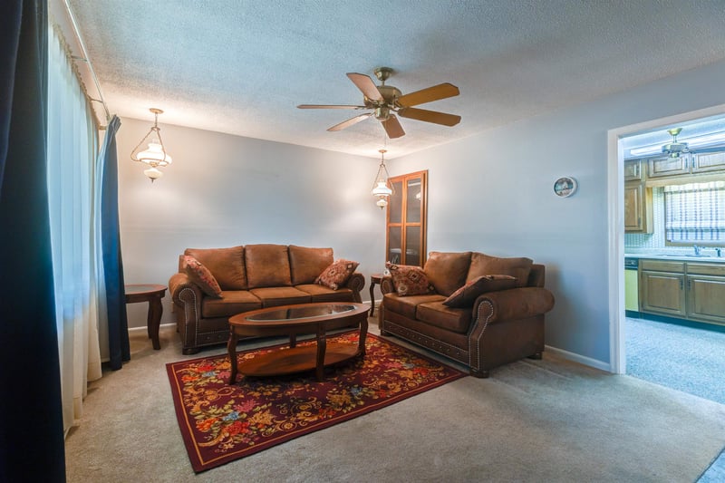 905 Windsor Dr, Salina, KS 67401