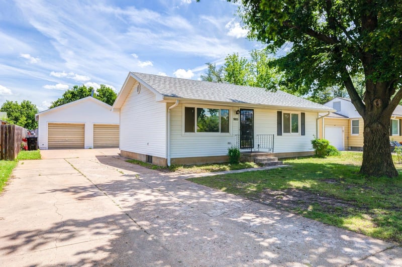 905 Windsor Dr, Salina, KS 67401