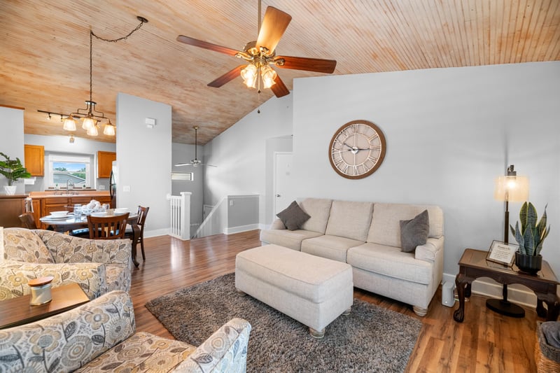 929 E Mona Cir, Wichita, KS 67216