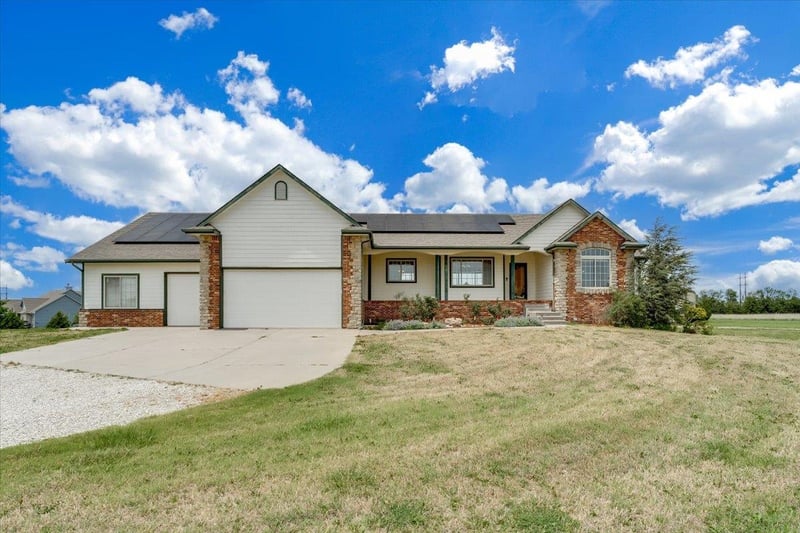 8015 Butterfly Ct, Clearwater, KS 67026-8572
