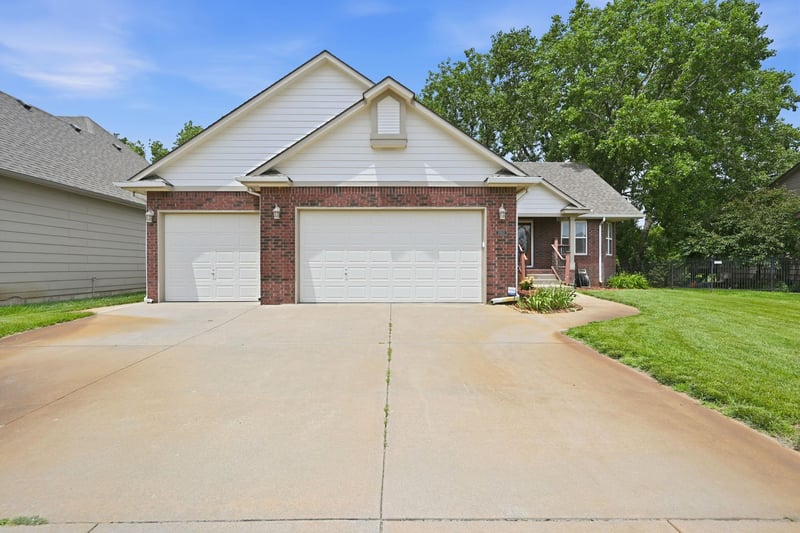 2553 Hazelwood St, Wichita, KS 67205