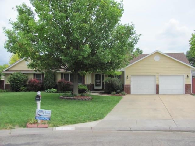 1410 Lorianna Ct, Salina, KS 67401