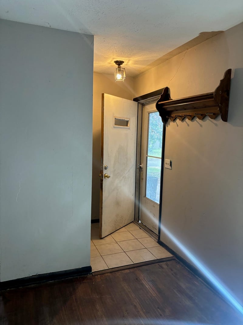 5712 E Odessa St, Bel Aire, KS 67220