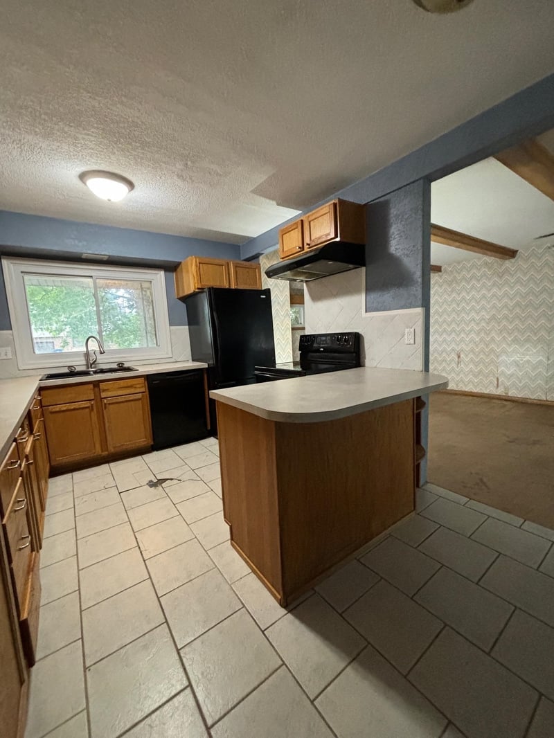 5712 E Odessa St, Bel Aire, KS 67220