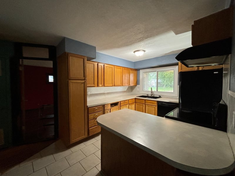 5712 E Odessa St, Bel Aire, KS 67220