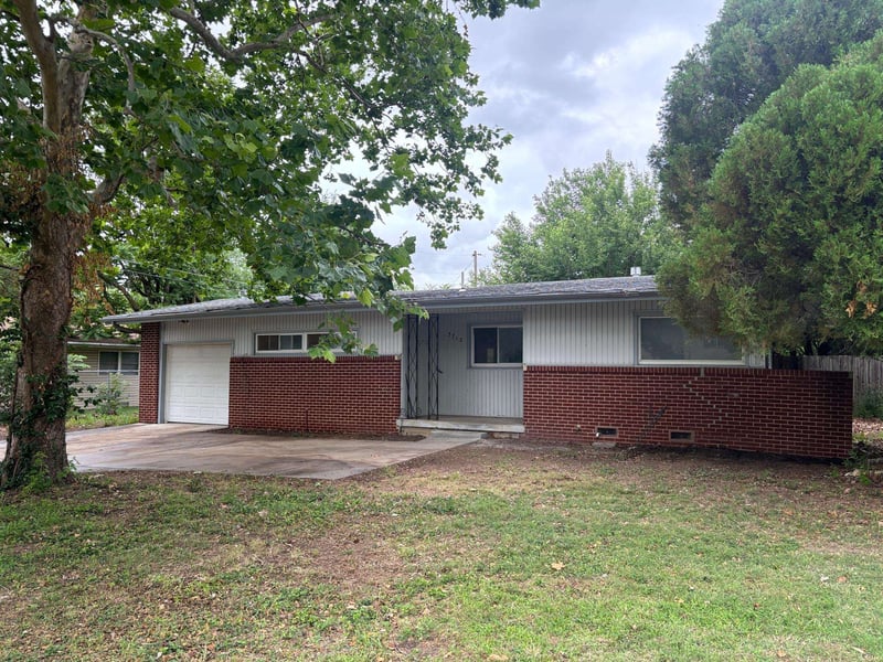 5712 E Odessa St, Bel Aire, KS 67220
