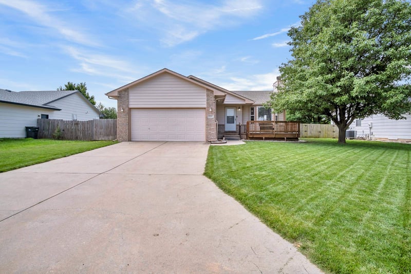 215 Sutton , Newton, KS 67114
