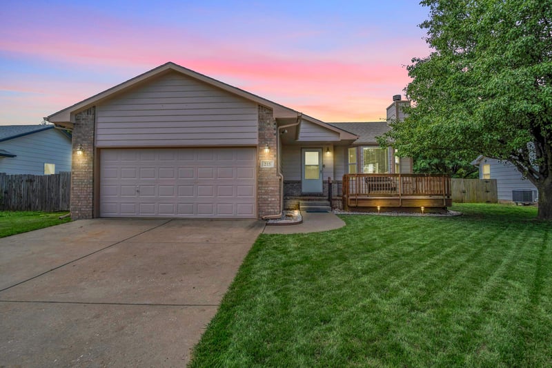 215 Sutton , Newton, KS 67114