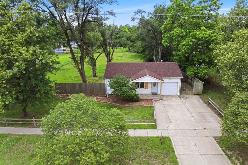 3317 W 9th St N, Wichita, KS 67203
