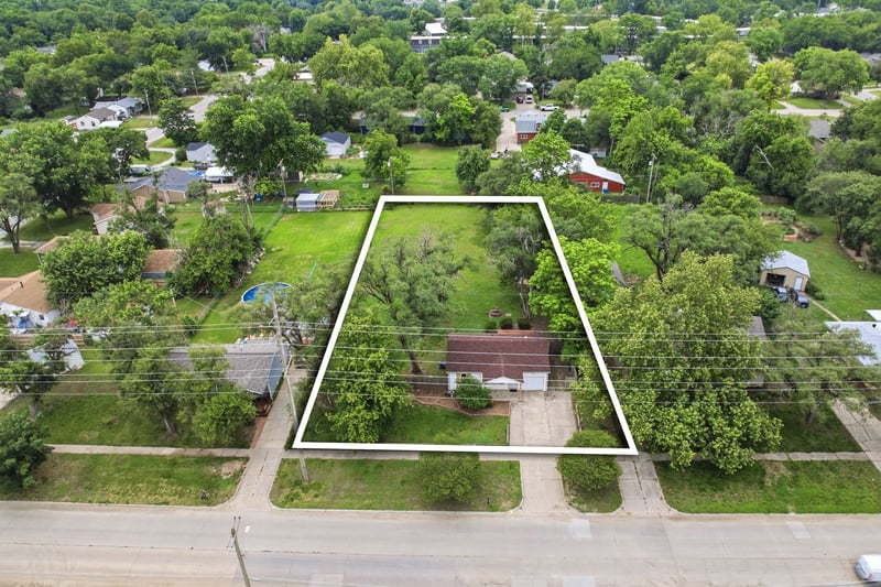 3317 W 9th St N, Wichita, KS 67203
