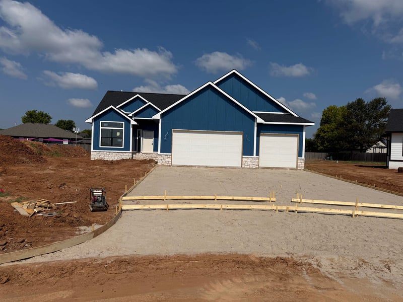 415 Stoney Creek St, Clearwater, KS 67060