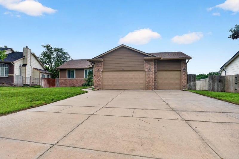122 N Mount Carmel, Wichita, KS 67203