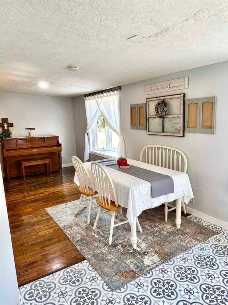 327 Houston St, Winfield, KS 67156