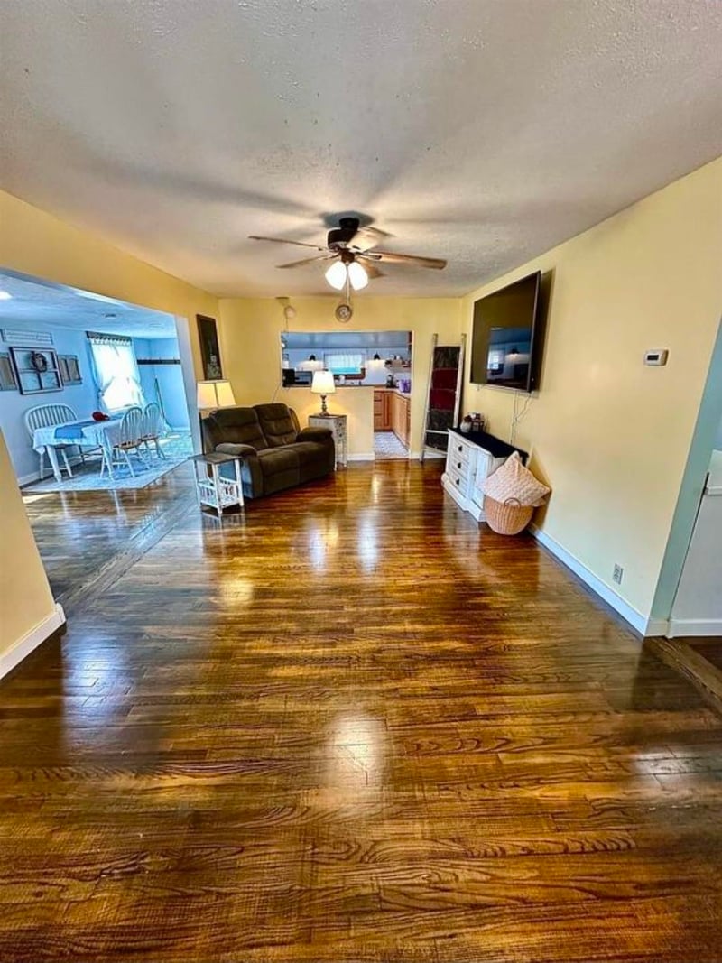 327 Houston St, Winfield, KS 67156