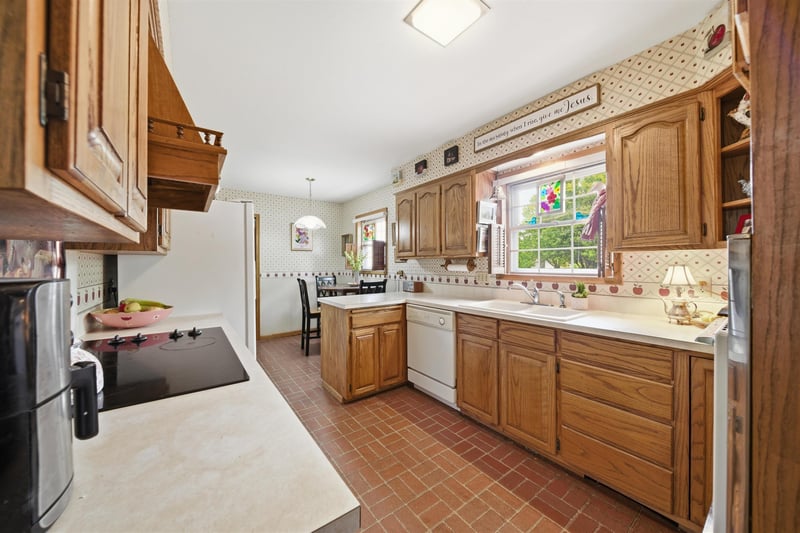 608 8th , Newton, KS 67114