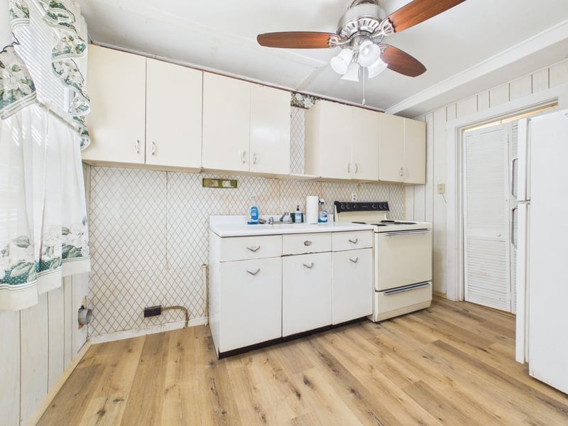 1040 Pershing , Wichita, KS 67218