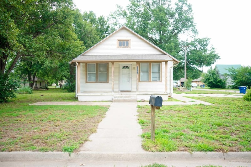 302 King St, Mount Hope, KS 67108-9596