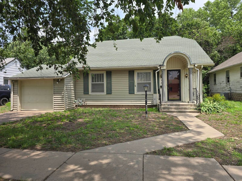 816 3rd , Winfield, KS 67156