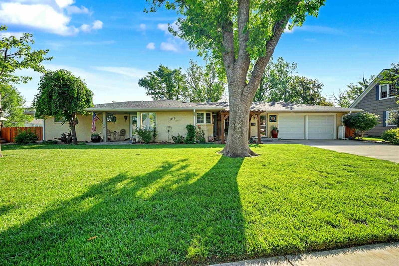 1111 Sunrise Dr, Salina, KS 67401