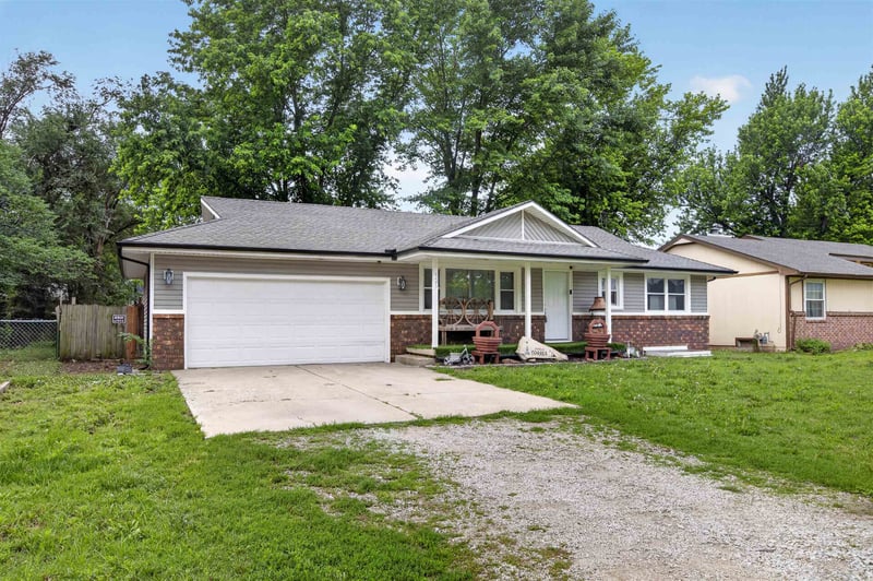 921 E 43rd St S, Wichita, KS 67216
