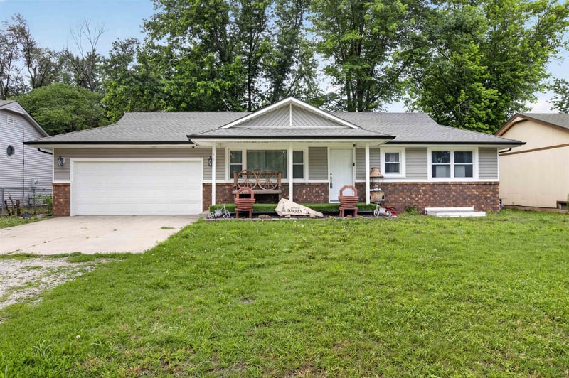 921 E 43rd St S, Wichita, KS 67216