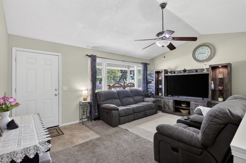 921 E 43rd St S, Wichita, KS 67216