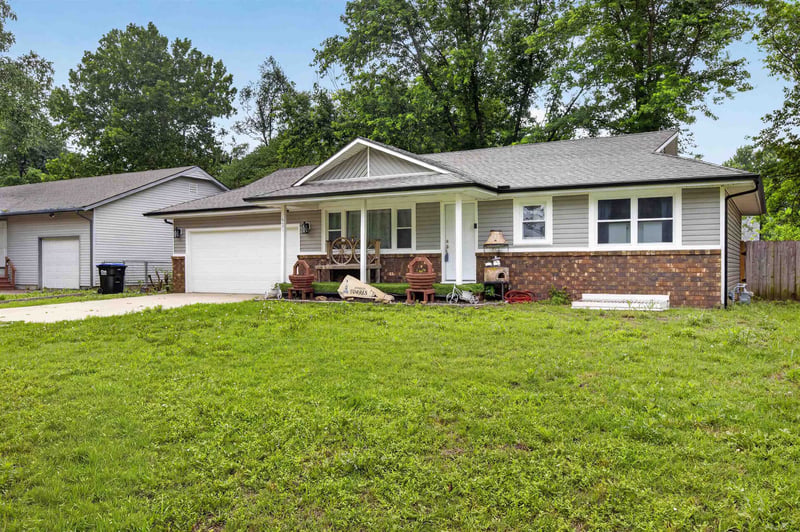 921 E 43rd St S, Wichita, KS 67216