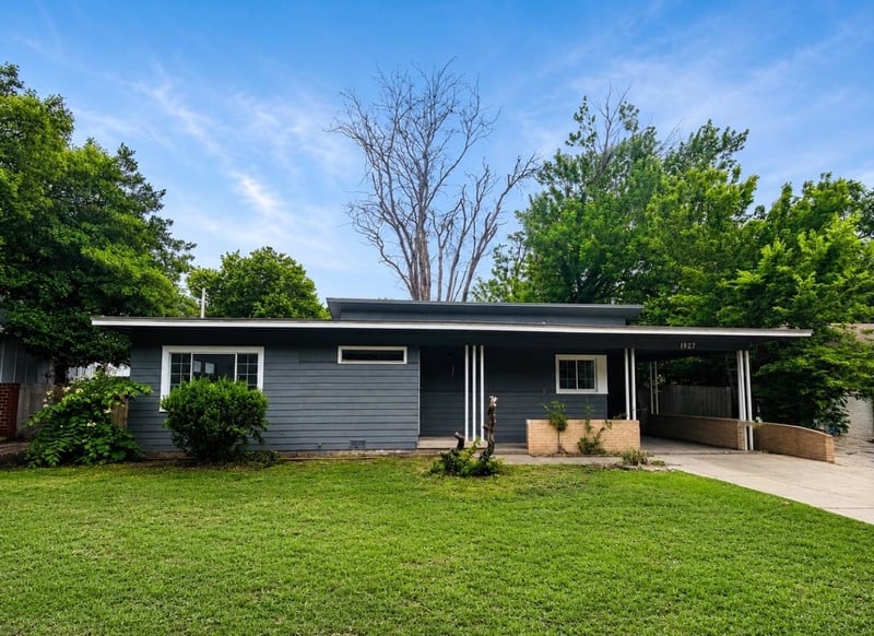 1927 E Glen Oaks, Wichita, KS 67216
